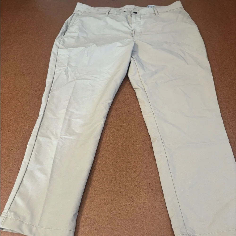 Banana Republic Men's Beige Chinos 40x29